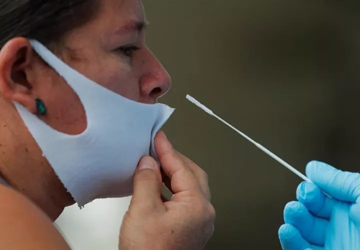 Para esta semana, la número 27, con corte al 10 de julio del 2021, se presenta un leve descenso en los casos de un 2%. EFE 