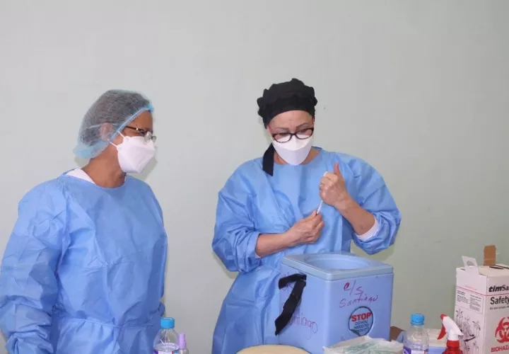 El ministro de Salud, Luis Francisco Sucre, reiteró el llamado a la población a que acuda a vacunarse contra la Covid-19.