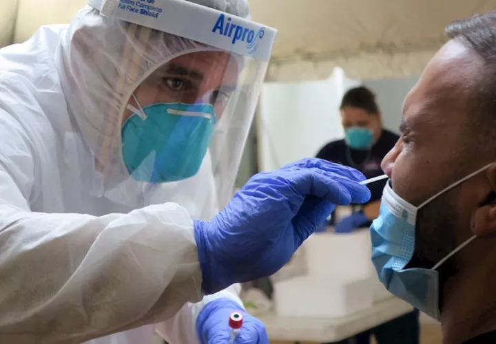 Este viernes el Minsa confirmó que hay 3,866 casos activos de Covid-19 en Panamá. Foto EFE - Ilustrativa
