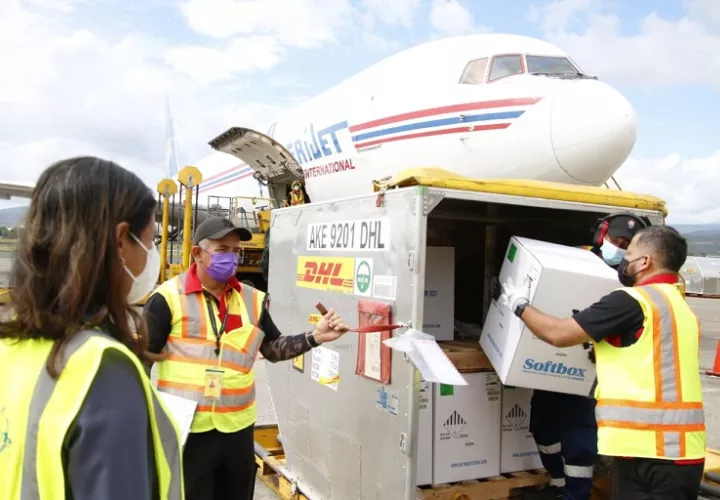 El Gobierno de Panamá informó que comprometió la compra de al menos 7 millones de dosis de Pfizer.