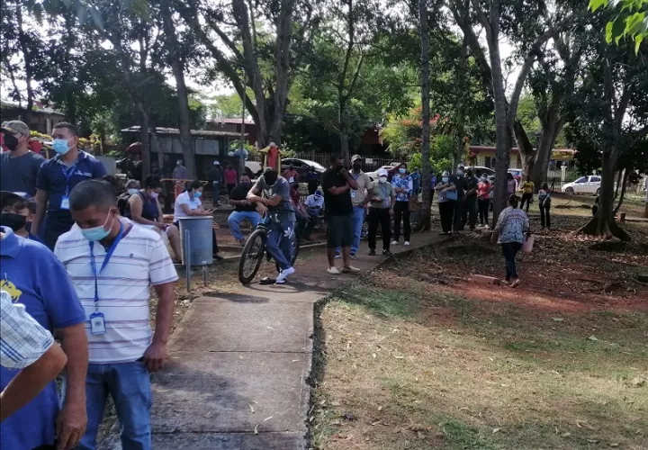 Ante el aumento de casos se incrementa la necesidad de atención médica y hospitalizaciones, poniendo en riesgo la capacidad instalada. 