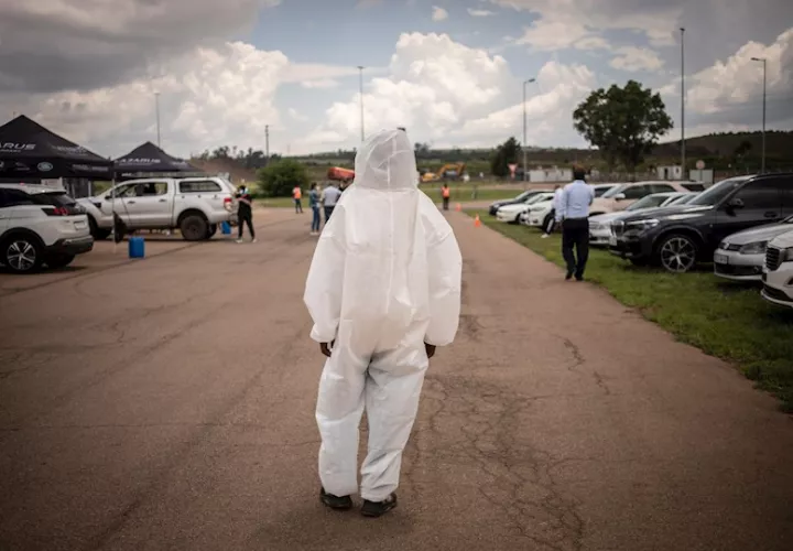  Las personas vacunadas con dos dosis de Johnson and Johnson (J&amp;J) pueden estar protegidas en un 85 % de necesitar hospitalización tras contraer covid-19. EFE