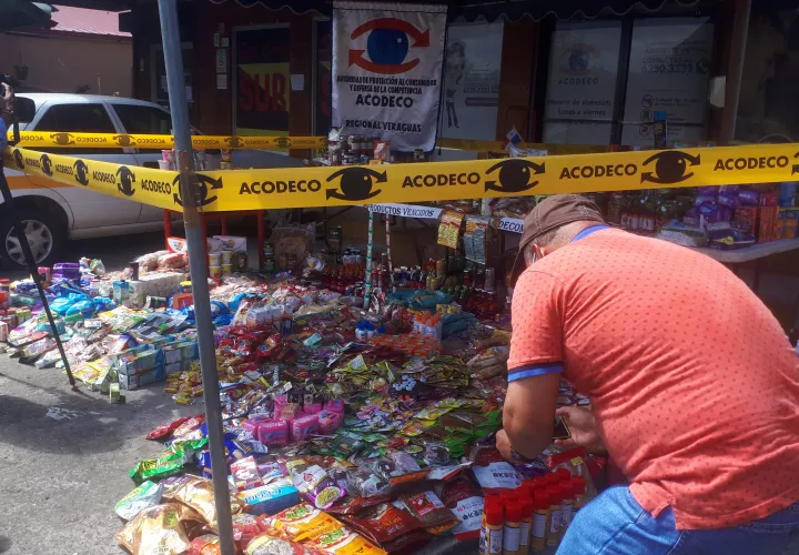 También fueron destruidos artículos que estaban en comercios que eran usados para la publicidad engañosa.