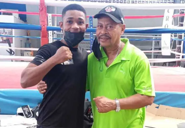 Ernesto Marín (izq.) junto a su entrenador Rigoberto Garibaldi. Foto: Cortesía