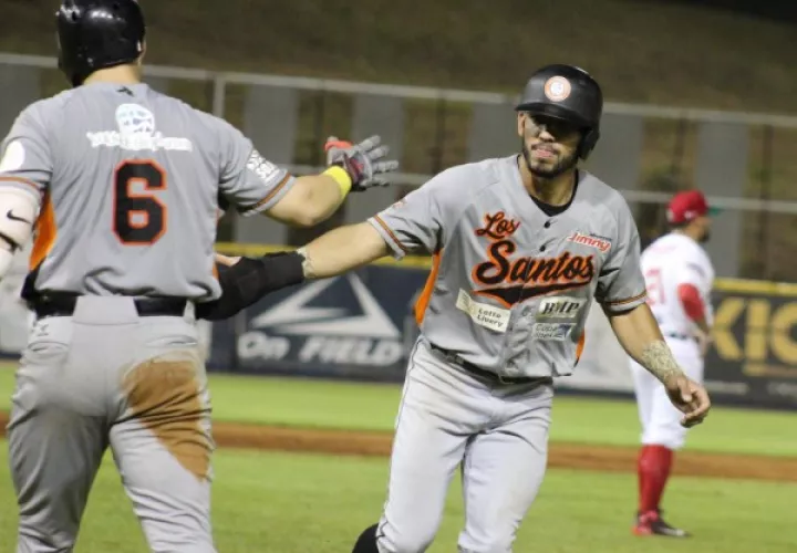 Los Astronautas de Los Santos aventajan en la Serie Final 2-0.