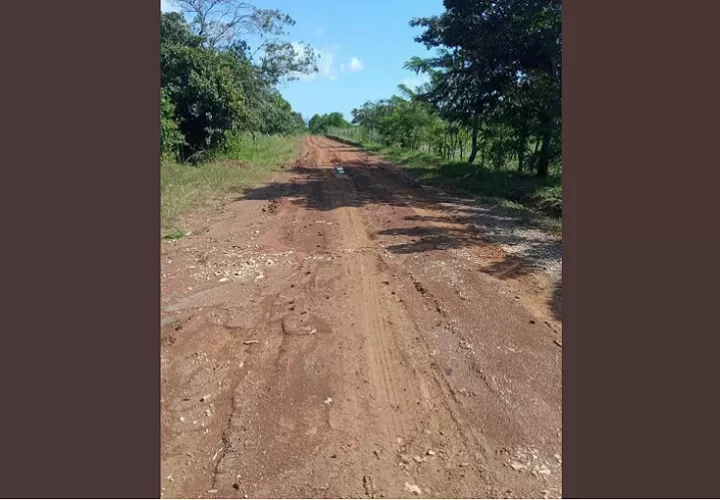 Vista general del camino de tierra en Llano Grande, en Antón, provincias de Coclé.