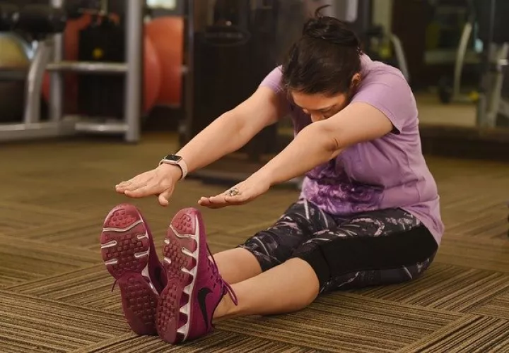 Más allá del ejercicio, también aconsejan reducir la ingesta de alimentos procesados ricos en grasas y azúcares, y aumentar el consumo de frutas, verduras, legumbres, cereales integrales y frutos secos.