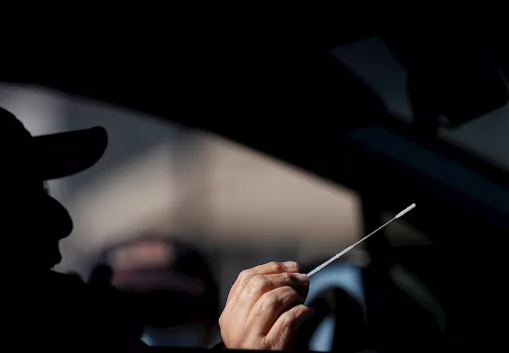 Hisopado nasal. Foto: EFE