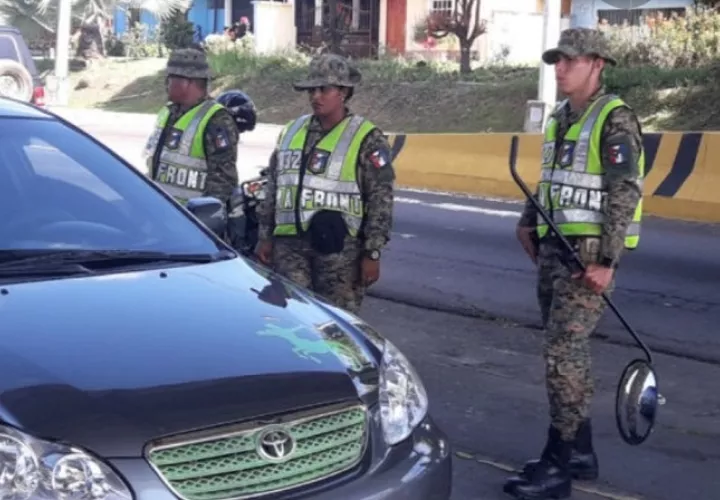 Unidades de Senafront mantienen diferentes operativos en la zona para ubicar el vehículo robado y a los delincuentes.