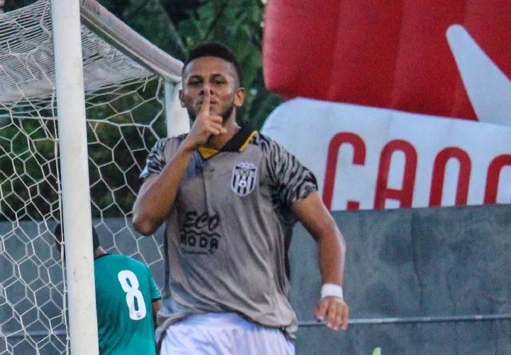 Víctor Ávila (11), del CAI, festeja su anotación contra los chiricanos. Foto: CAIPanamá