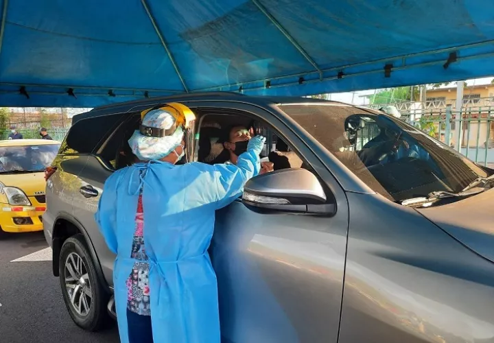 Instalaciones del centro de hisopados exprés, ubicado en la parte posterior del centro comercial Metro Mall.