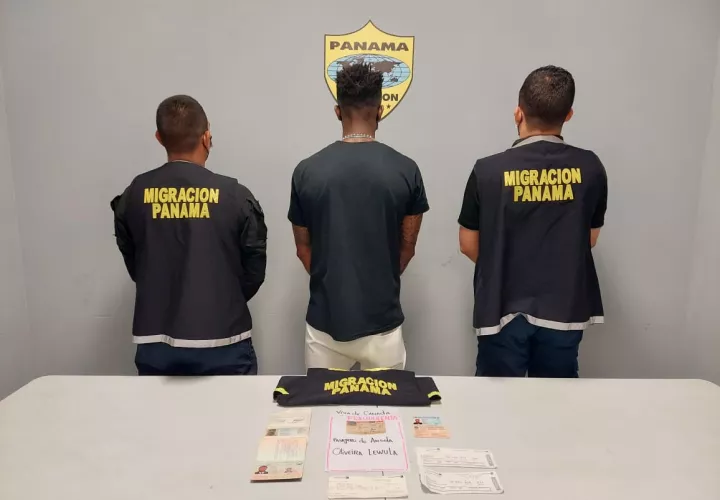 El hombre mantenía dos pasaportes, uno de ellos de Canadá y el otro de la República del Congo