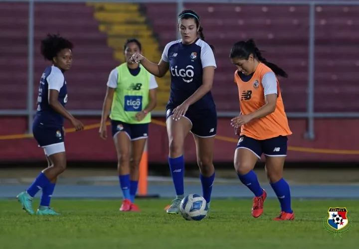 Las chicas se entrenan en el Rommel.