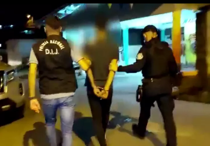 Las autoridades se mantienen en la búsqueda de los otros 3 sospechosos, vinculados con este asalto a mano armada.