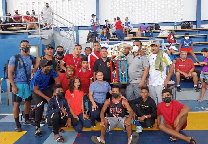 La delegación de Coclé de la categoría Cadetes, campeona en los dos estilos. Foto: Cortesía