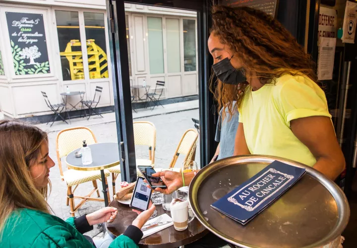 La mascarilla en interiores no será obligatoria en Francia el 28 de febrero