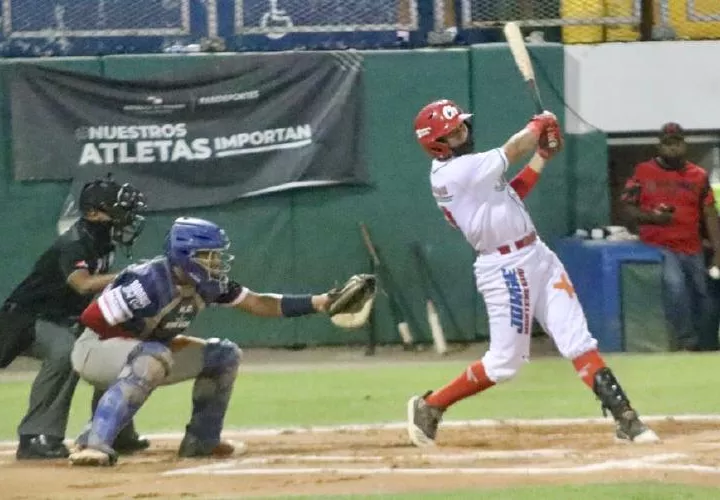 Chiriquí tiene una ventaja de tres juegos a dos en la serie semifinal del Campeonato Nacional de Béisbol Juvenil ante Panamá Metro.  Foto: Fedebeis