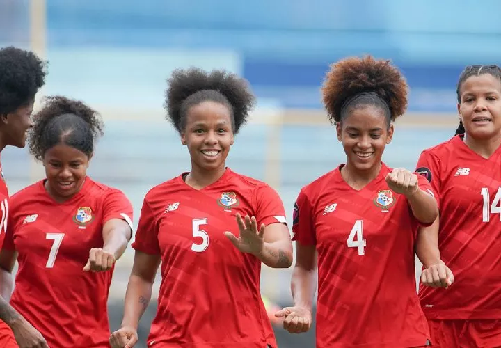Las chicas festejan uno de los goles del partido. Foto: Fepafut