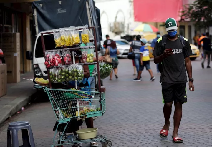 En 2020, a causa de la pandemia la informalidad subió hasta el 44,9 %. EFE Archivo
