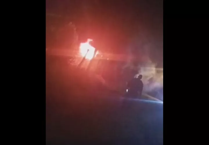 Las llamas se esparcieron por toda la vivienda.