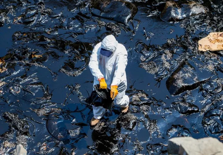 Este compromiso se suma a los convenios que ya había firmado anteriormente para beneficiar a 1.550 pescadores. EFE Archivo