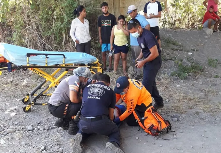 Personal del Sinaproc auxiliaron a la menor.