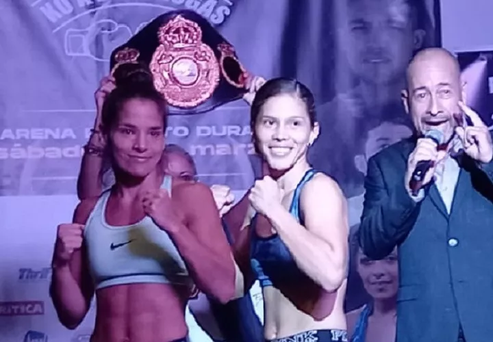 Nataly Delgado (der.) y su rival, la argentina Clara Lescurat. Fotos: Joel González