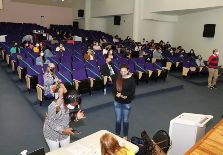 El acto se realizó en el Anfiteatro Dr. Gustavo Méndez Pereira del el Hospital Santo Tomás.