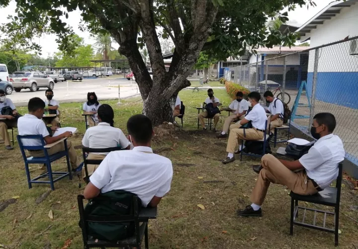 La estructura del plantel esta en mal estado y hay hacinamiento.