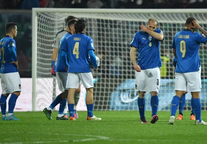 Los italianos se lamentan. Foto: EFE