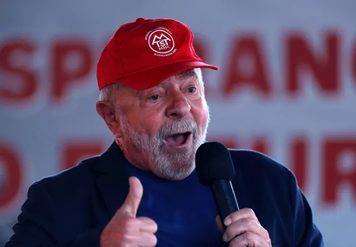 El expresidente Luiz Inácio Lula da Silva participa hoy en un acto con el movimiento Sin Techo en la ciudad de Santo André, en la región metropolitana de Sao Paulo (Brasil). EFE