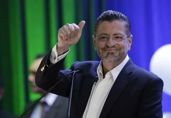 El economista Rodrigo Chaves Robles como el presidente 49 en la historia del país,