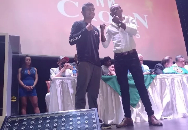 El panameño Edgar Valencia (der.) y el mexicano Luis Robles Pacheco. Foto: Joel González