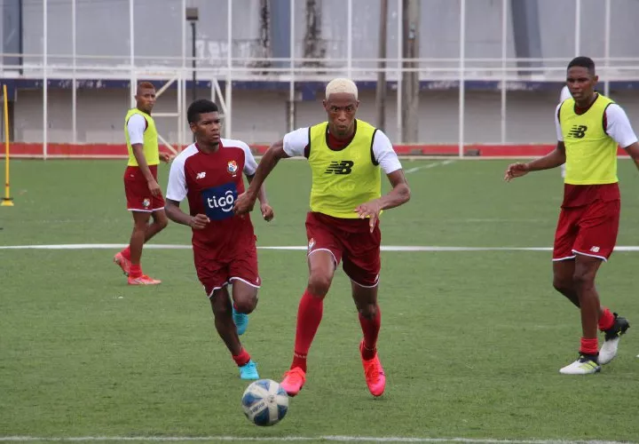 Práctica de la selección nacional Sub-21 de fútbol. Foto: Fepafut