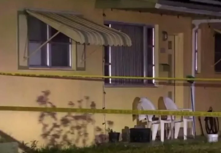 Ya esposada, la mujer se despidió de sus vecinos y les pidió disculpas por las molestias causadas.