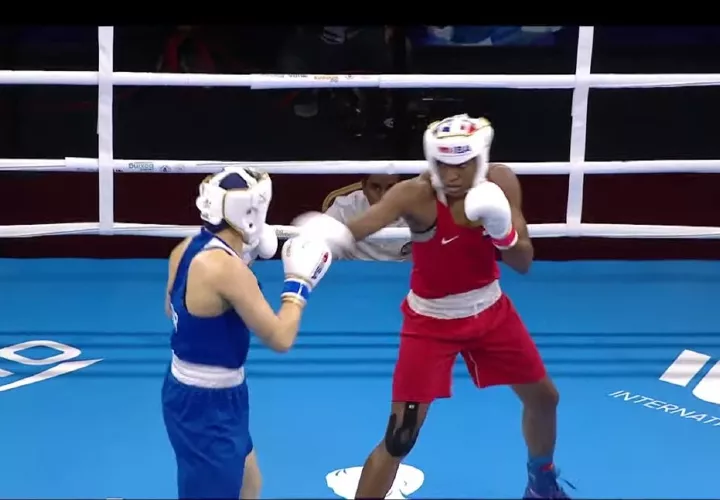 Atheyna Bylon (der.) busca sumar su segunda medalla de oro en mundiales de boxeo olímpico. 