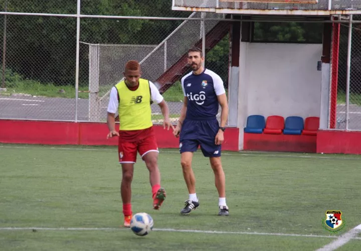 David Dóniga dirige los entrenamientos de la Sub-21. Foto: EFE