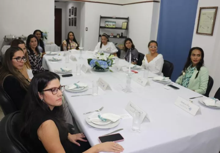 Arap realizó un reconocimiento a mujeres que se desempeñan en diversas áreas