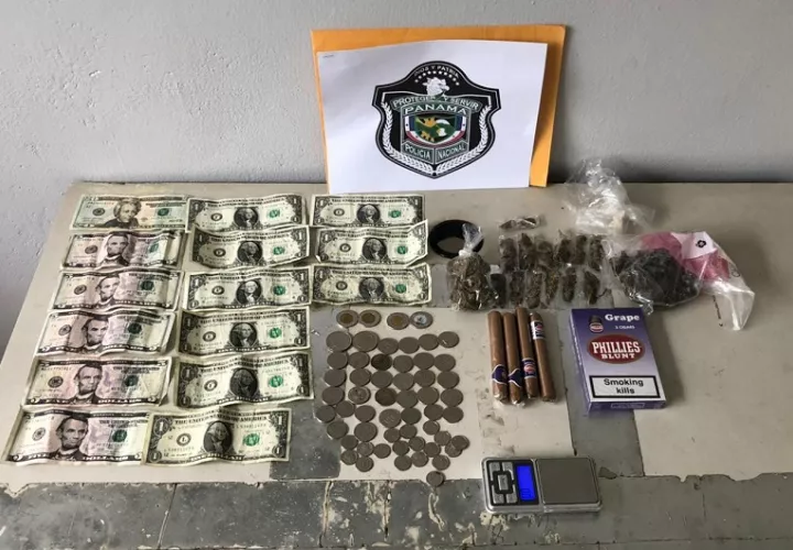 Presunta sustancias ilícitas, material para embalaje, pesa digital y dinero decomisado en Arraiján.