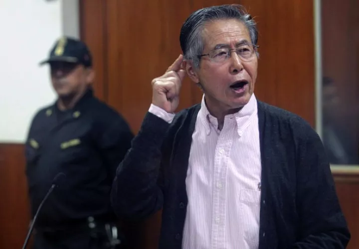 Fotografía de archivo fechada el 15 de mayo del 2016 del expresidente peruano Alberto Fujimori durante una audiencia en Lima (Perú). EF