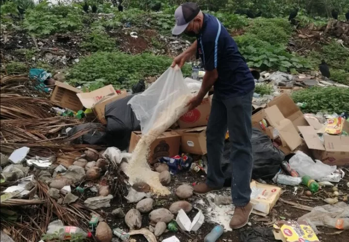 Los productos decomisados fueron destruidos en el vertedero municipal de Parita. 