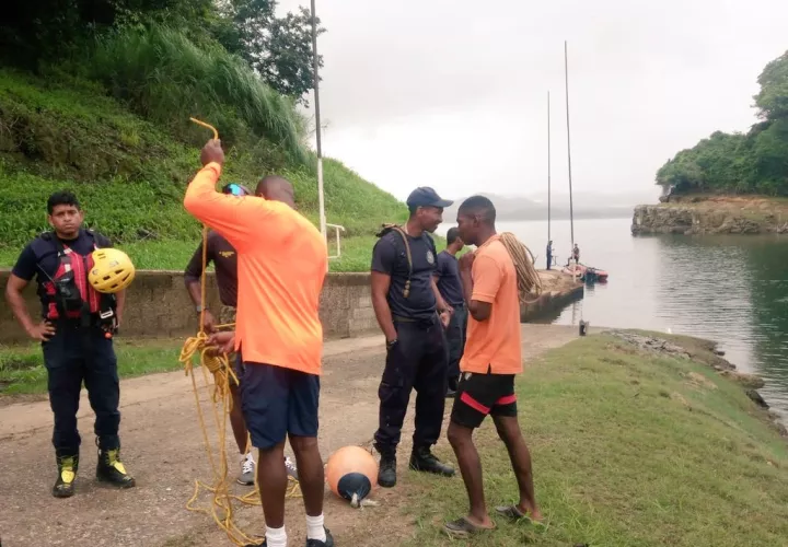 El joven cayó al Lago Alajuela en horas de la tarde del sábado. 