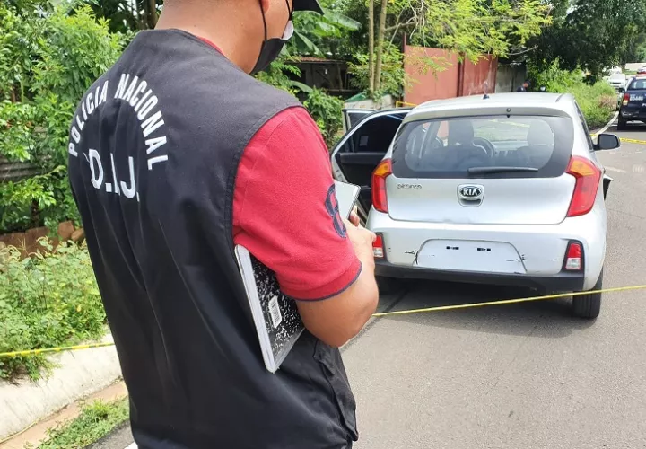 Autoridades recuperaron y las armas que presuntamente utilizaron para disparar contra la vivienda