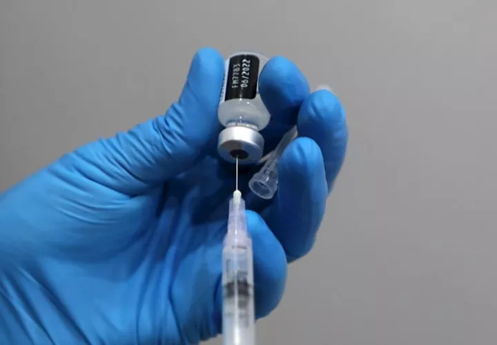 Fotografía de archivo de una dosis de la vacuna de Pfizer contra la covid-19. EFE