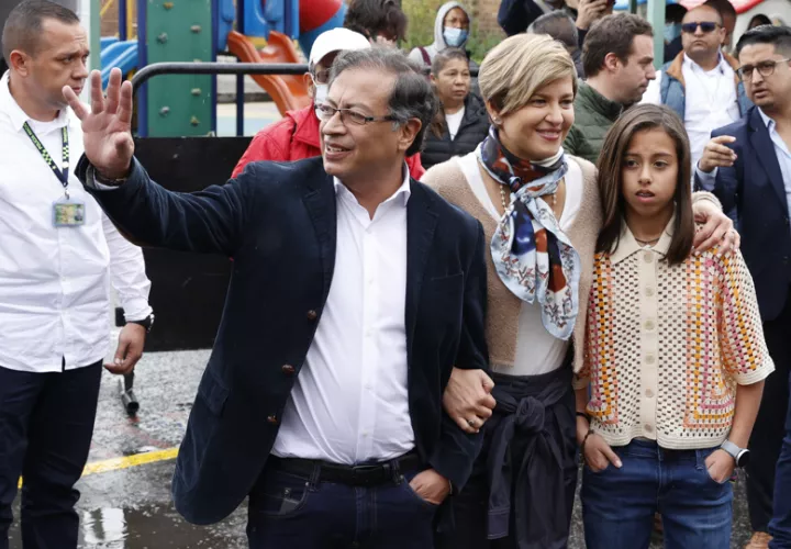 El candidato a la presidencia de Colombia por la Coalición Pacto Histórico, Gustavo Petro (i). EFE