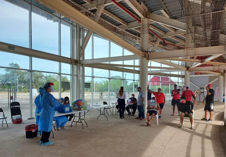 Jornada de hisopados en el estadio Roberto Hernández de Las Tablas.