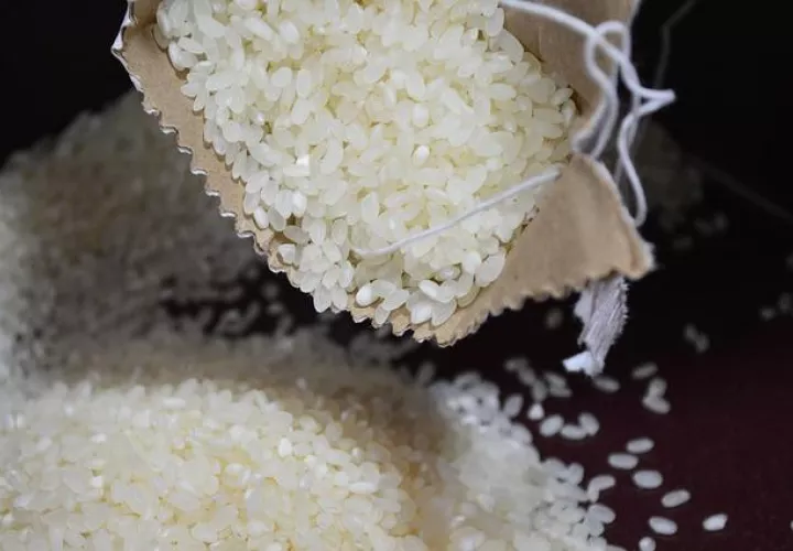 Según cifras oficiales del último inventario físico de arroz, actualmente existe un abastecimiento de este importante de arroz a nivel nacional. Imagen: Pixabay