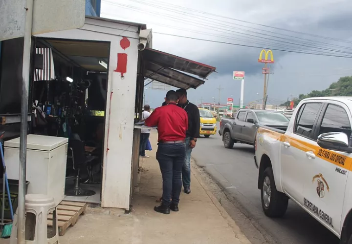 El operativo abarcó a 35 puestos de venta de buhonería entre los corregimientos de Barrio Balboa y Barrio Colón.