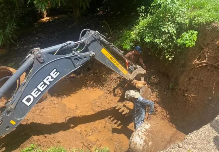 Deslizamiento de tierra en el sector de  la “Carreterita” en el corregimiento de Nuevo Chagres, Colón.
