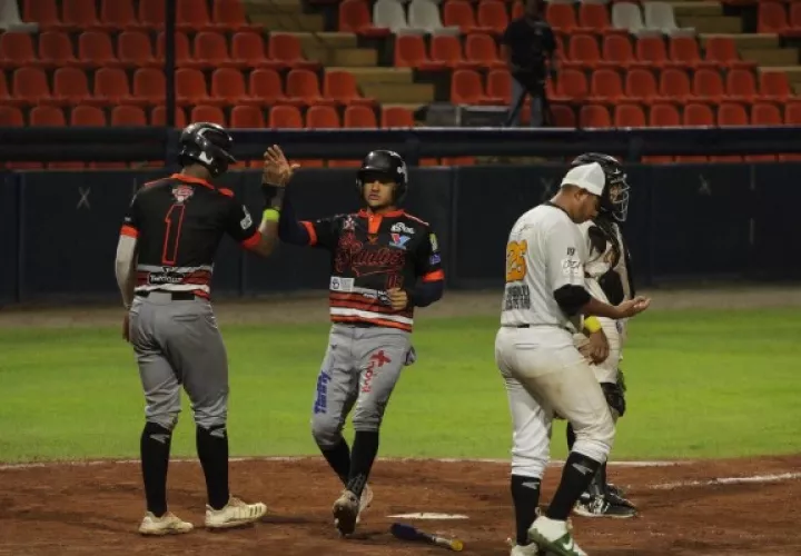 Los Santos ya tiene asegurado un puesto en la siguiente fase del Campeonato Nacional de Béisbol Mayor. Foto: Fedebeis
